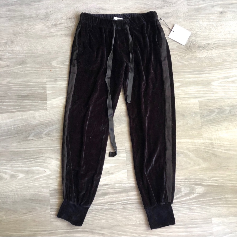 NWT ! BELLA DAHL black velvet jogger